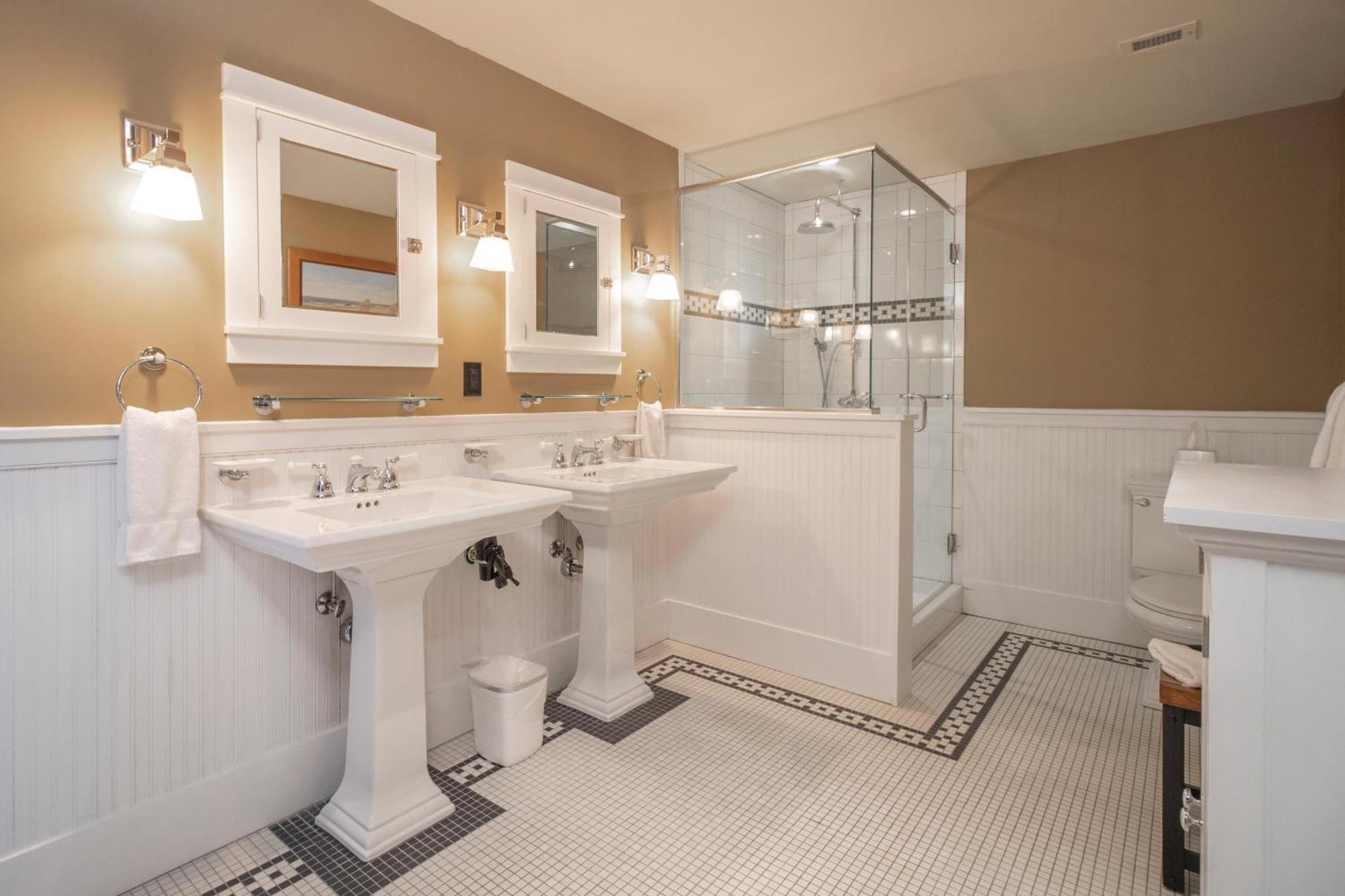 טראוורס סיטי Tamarack Lodge חדר תמונה