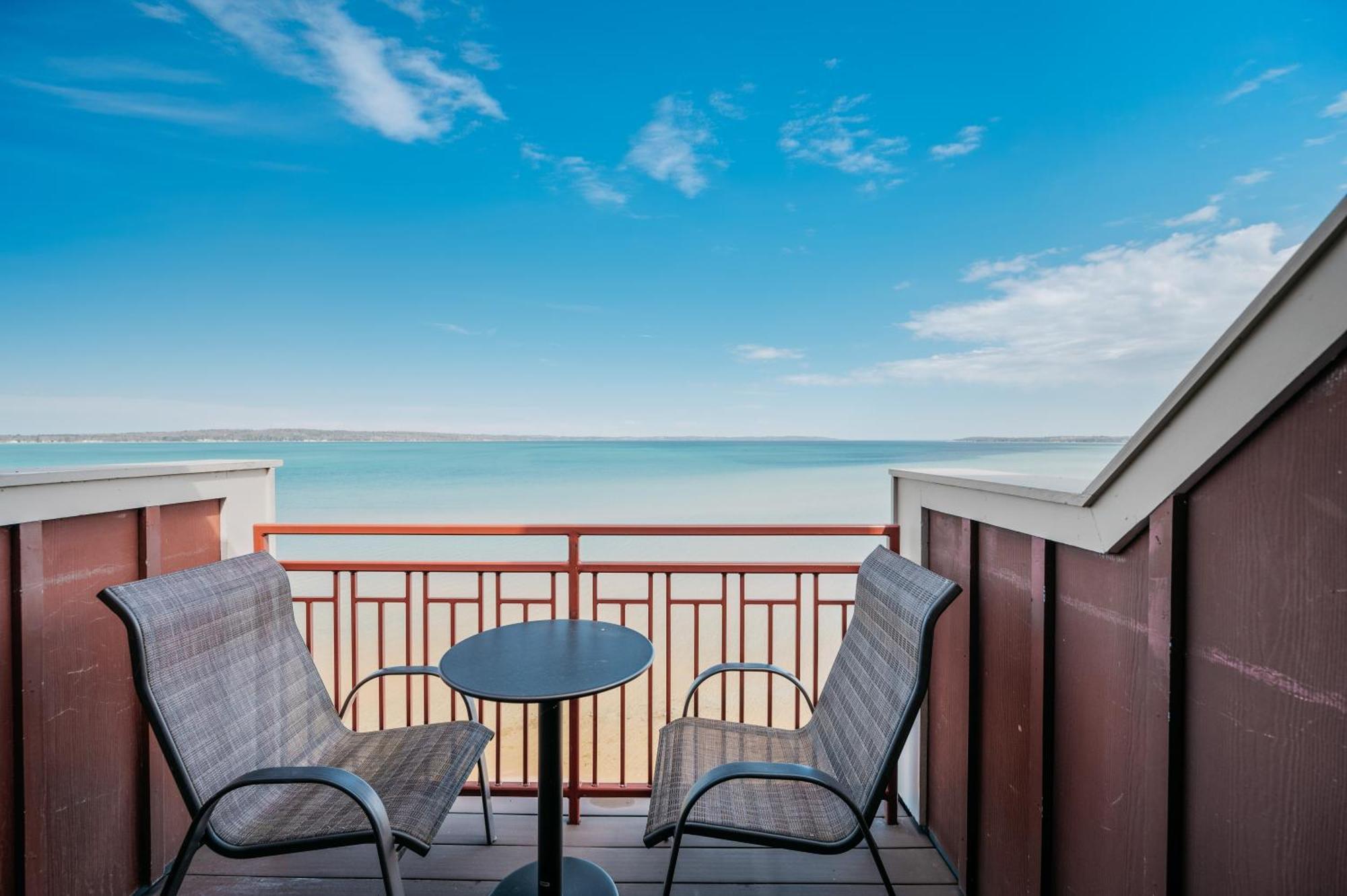 טראוורס סיטי Tamarack Lodge חדר תמונה