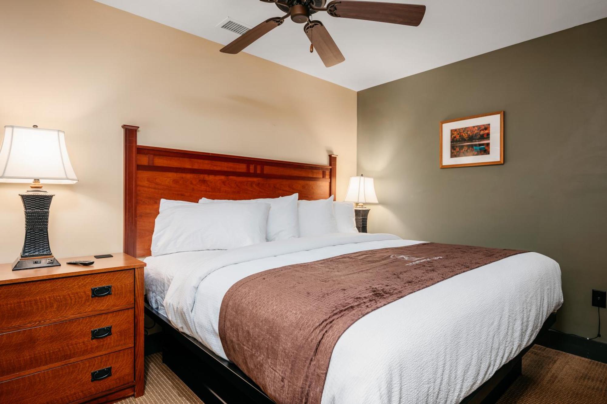 טראוורס סיטי Tamarack Lodge חדר תמונה