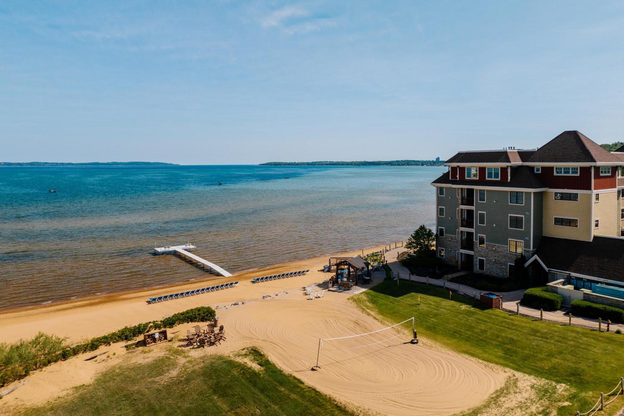 טראוורס סיטי Tamarack Lodge מראה חיצוני תמונה