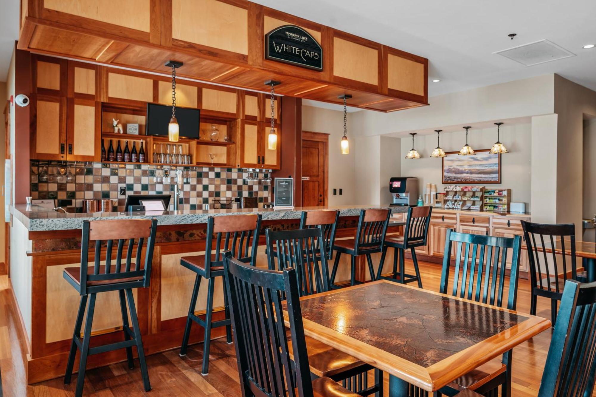טראוורס סיטי Tamarack Lodge מראה חיצוני תמונה