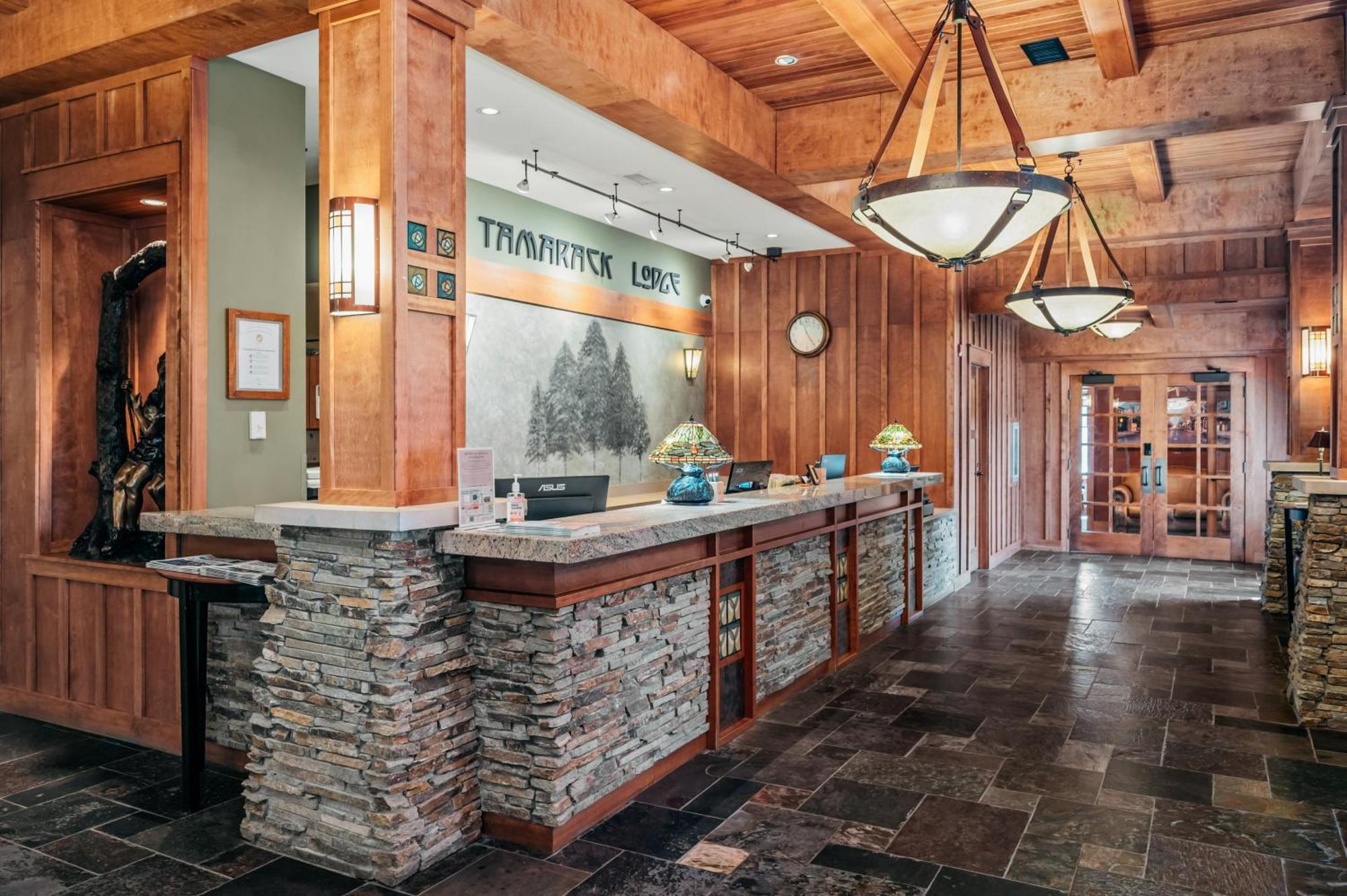 טראוורס סיטי Tamarack Lodge מראה חיצוני תמונה